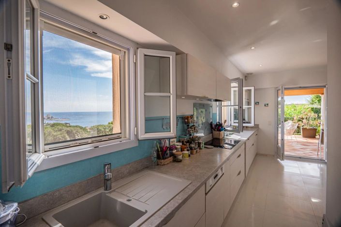 Image No.11-4 Bed House for sale