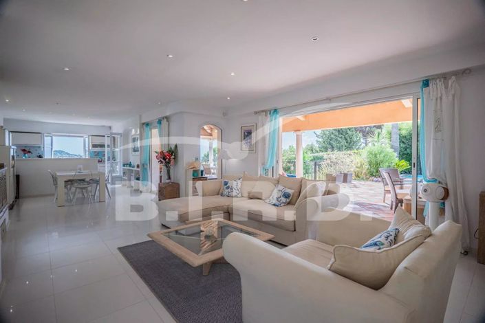 Image No.8-4 Bed House for sale