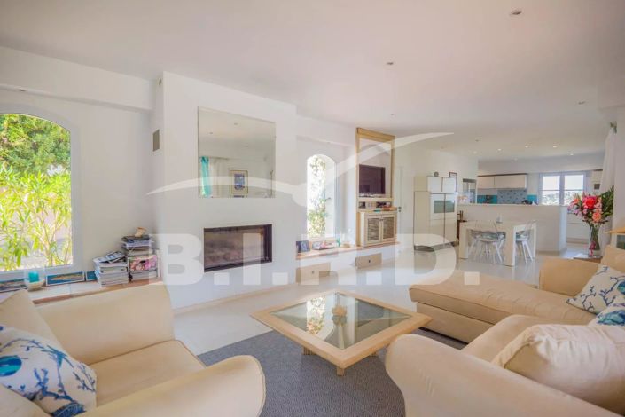 Image No.9-4 Bed House for sale