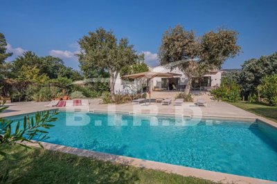 6 Bed House for sale