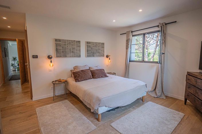 Image No.10-6 Bed House for sale