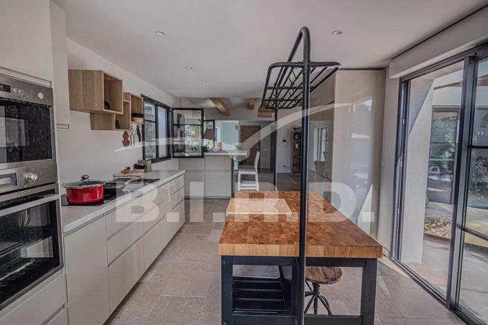 Image No.5-6 Bed House for sale