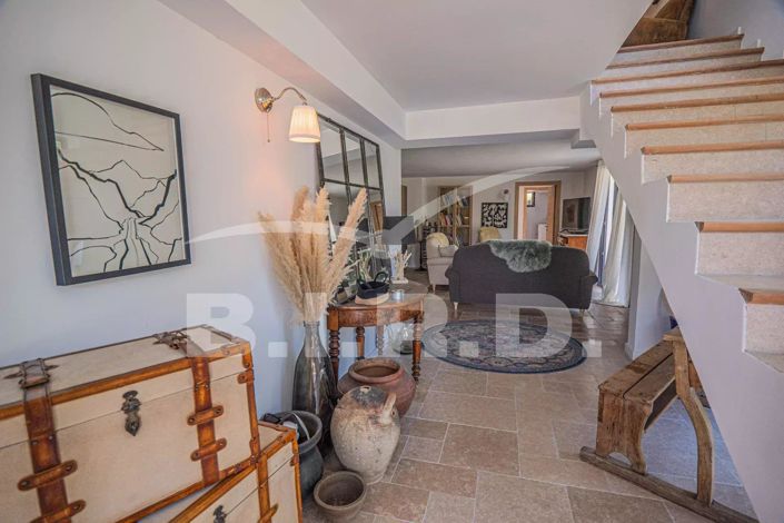 Image No.6-6 Bed House for sale