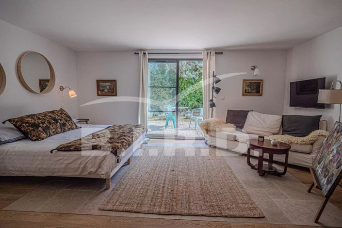 Image No.9-6 Bed House for sale