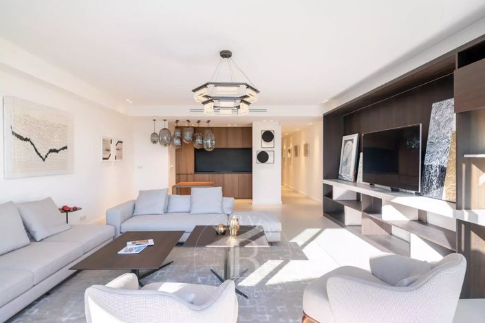 Image No.16-5 Bed House for sale