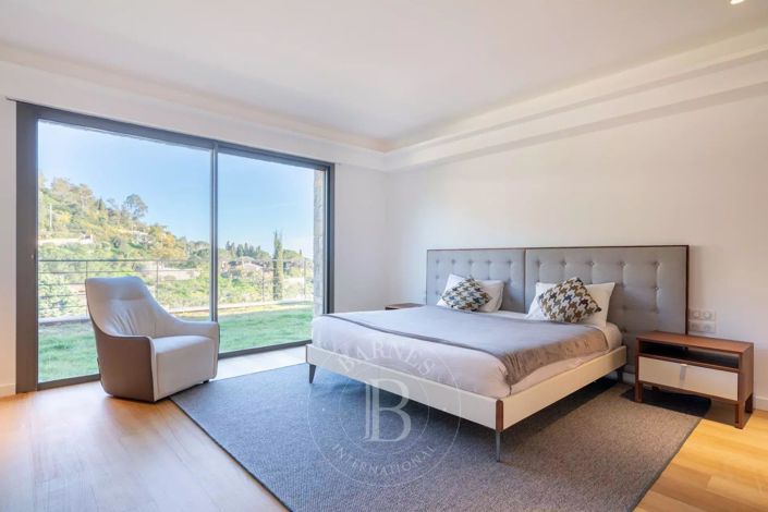 Image No.17-5 Bed House for sale