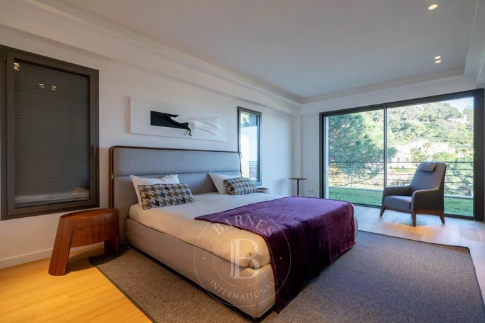 Image No.22-5 Bed House for sale