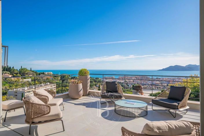 Image No.7-5 Bed House for sale