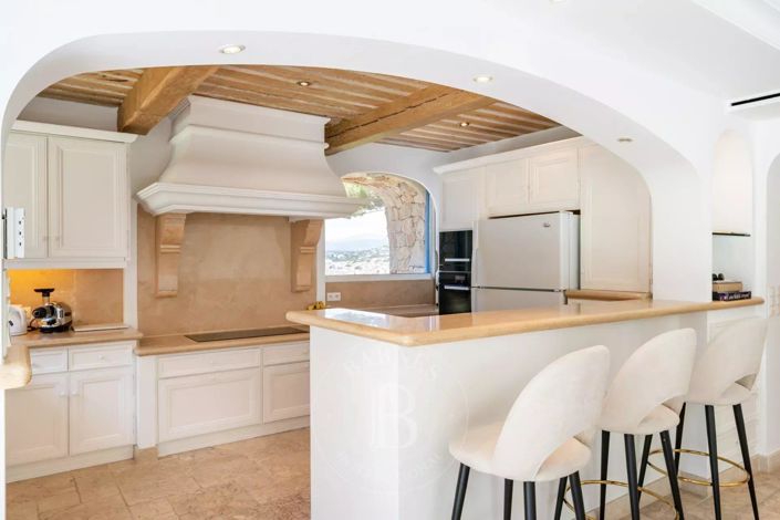 Image No.16-4 Bed House for sale