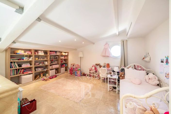 Image No.9-4 Bed House for sale