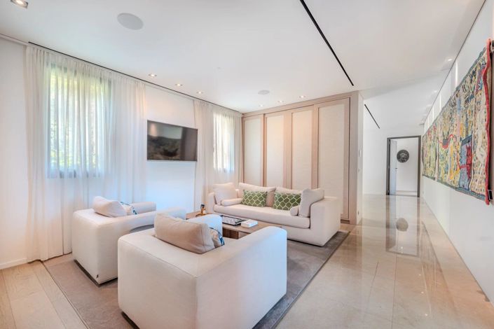 Image No.18-8 Bed House for sale