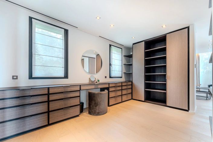 Image No.22-8 Bed House for sale