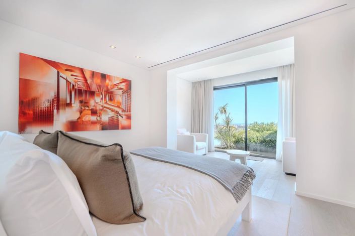 Image No.30-8 Bed House for sale