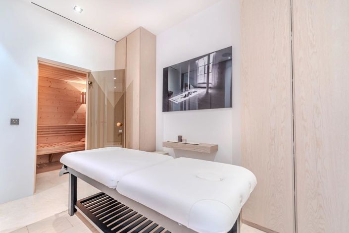 Image No.32-8 Bed House for sale