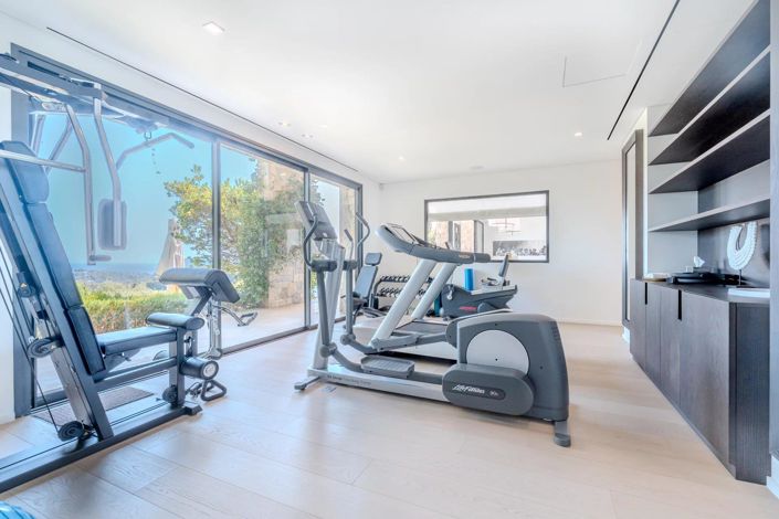 Image No.33-8 Bed House for sale