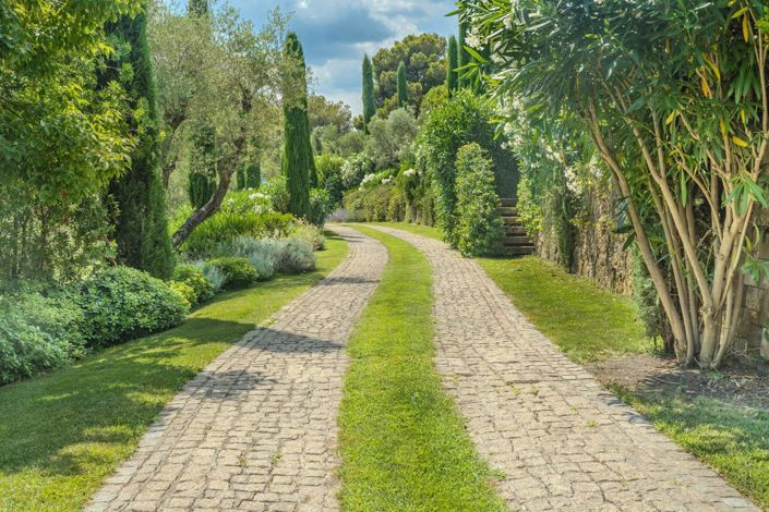 Image No.43-8 Bed House for sale