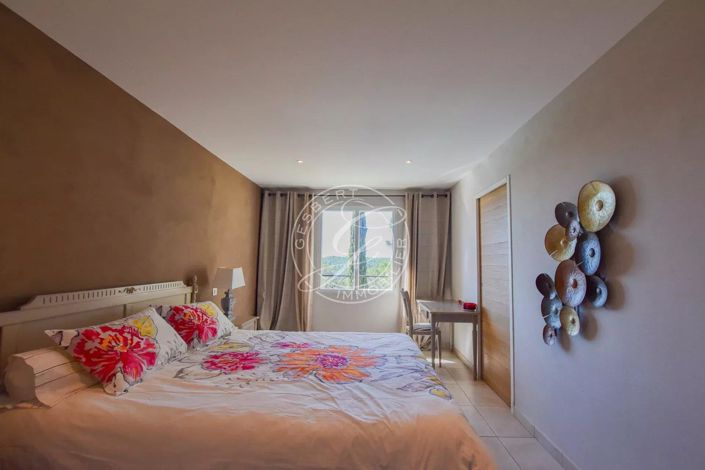 Image No.11-5 Bed House for sale