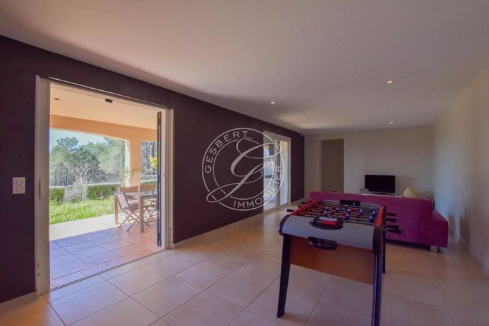 Image No.15-5 Bed House for sale