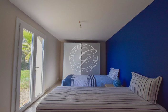 Image No.17-5 Bed House for sale