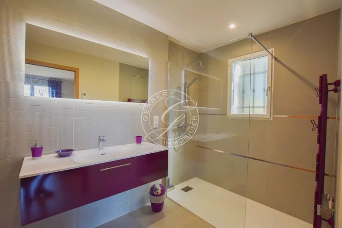 Image No.20-5 Bed House for sale