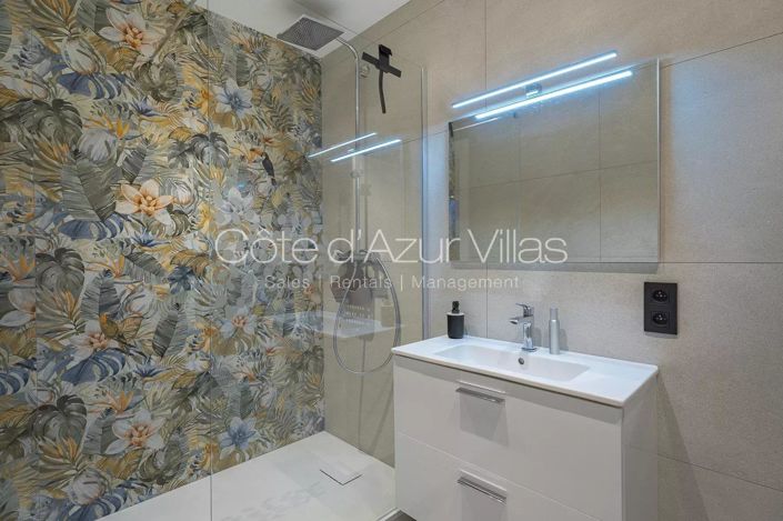 Image No.18-5 Bed House for sale