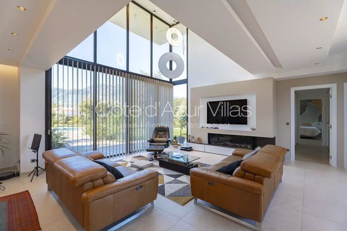 Image No.5-5 Bed House for sale