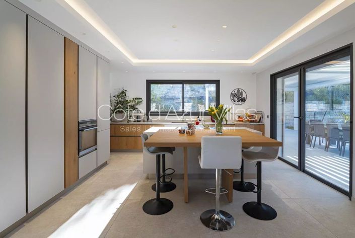 Image No.7-5 Bed House for sale