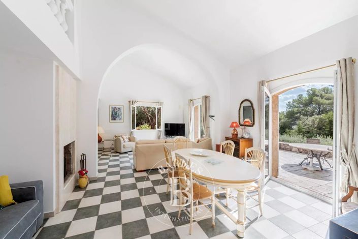 Image No.8-4 Bed House for sale