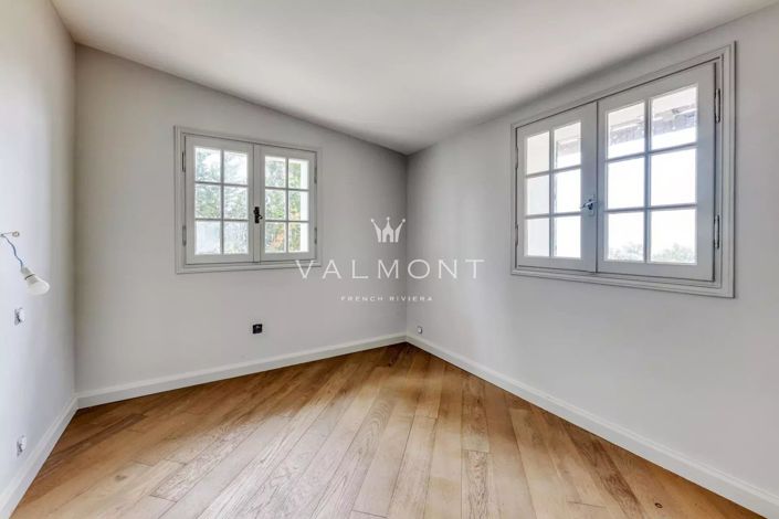 Image No.16-6 Bed House for sale