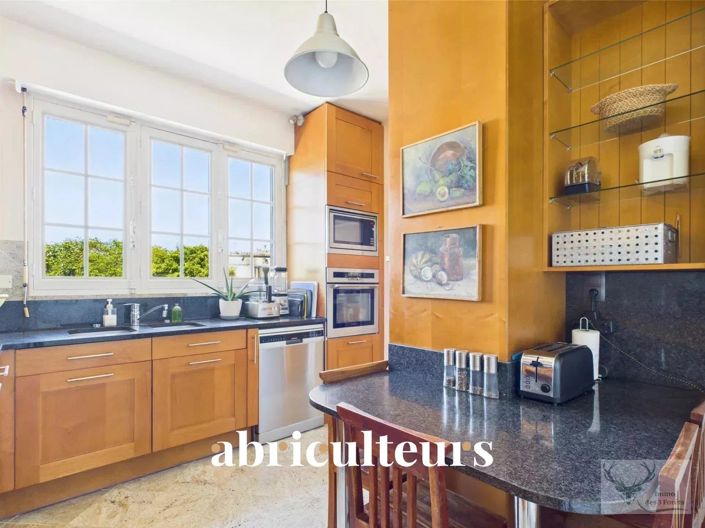 Image No.6-5 Bed House for sale