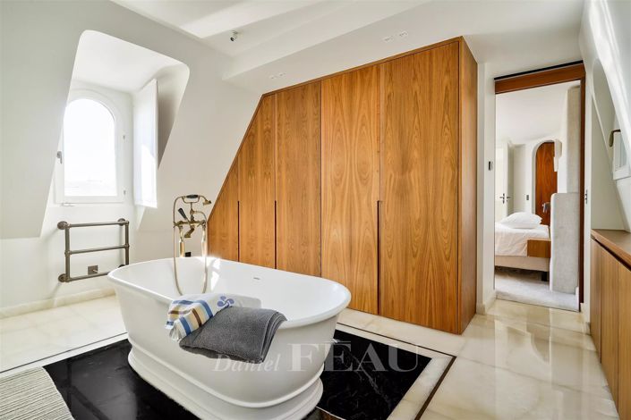 Image No.17-5 Bed Apartment for sale