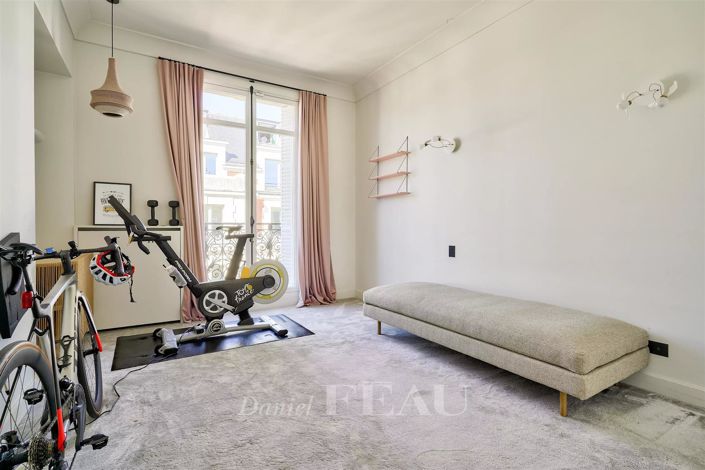 Image No.21-5 Bed Apartment for sale