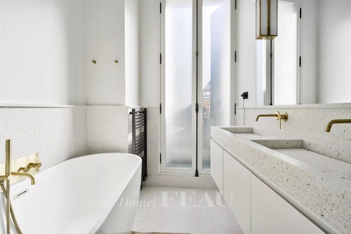 Image No.24-5 Bed Apartment for sale