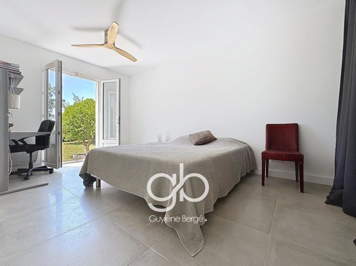 Image No.16-5 Bed House for sale