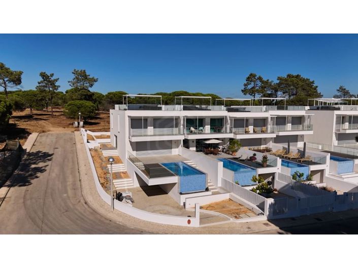 Image No.1-3 Bed House for sale