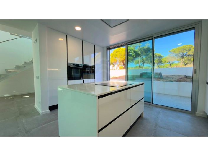 Image No.17-3 Bed House for sale