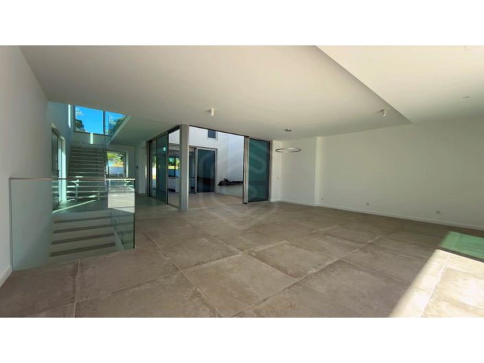 Image No.21-3 Bed House for sale