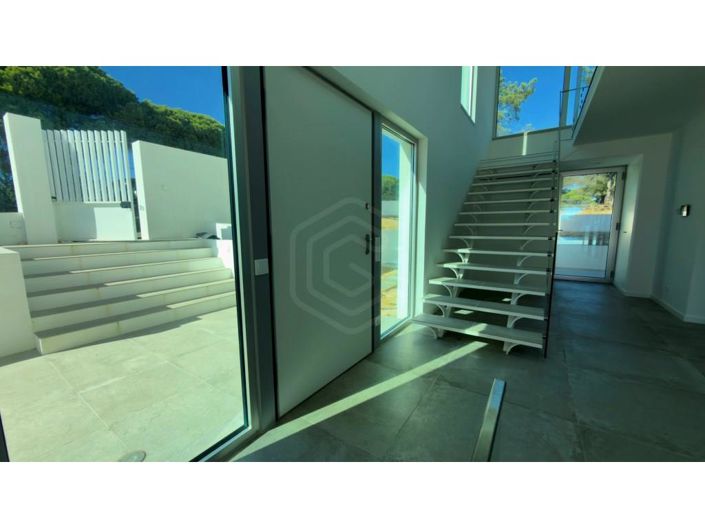 Image No.24-3 Bed House for sale