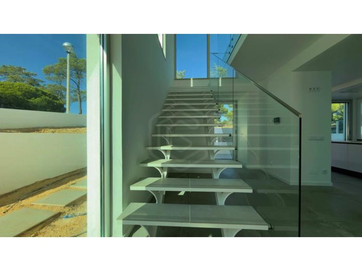 Image No.25-3 Bed House for sale