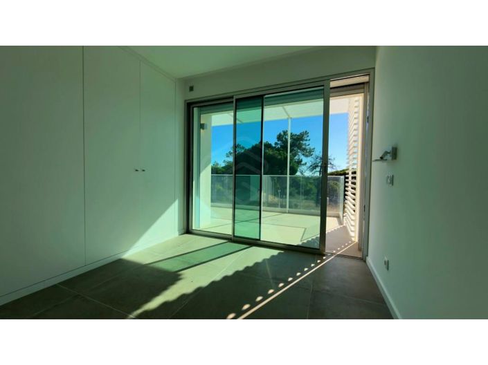 Image No.38-3 Bed House for sale