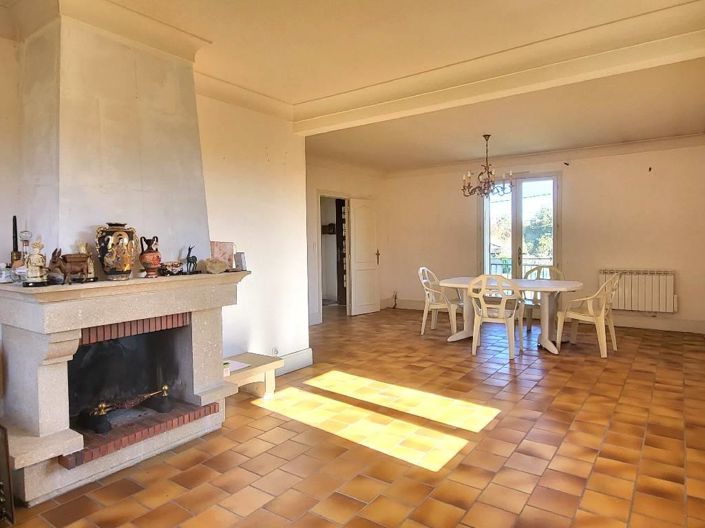 Image No.2-4 Bed House for sale