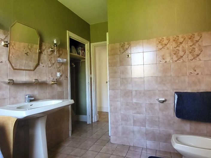 Image No.6-4 Bed House for sale