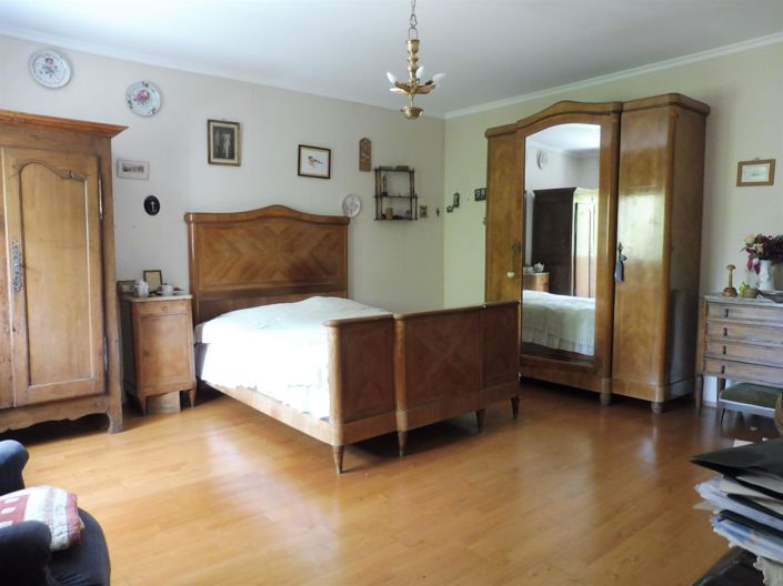 Image No.18-4 Bed House for sale