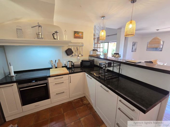 Image No.8-4 Bed House for sale