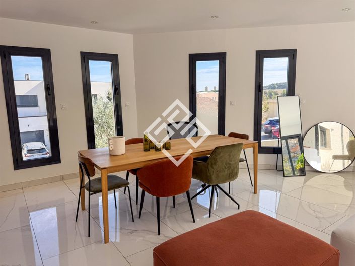 Image No.10-3 Bed House for sale