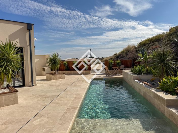 Image No.17-3 Bed House for sale