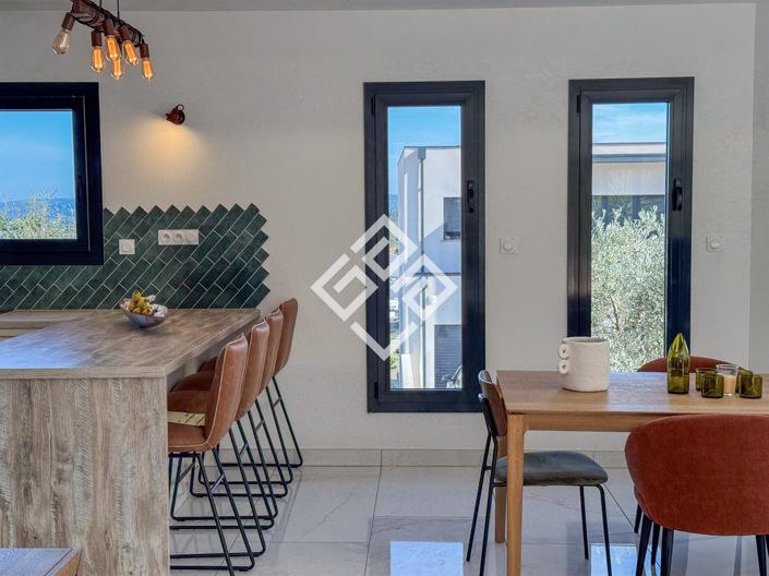 Image No.3-3 Bed House for sale