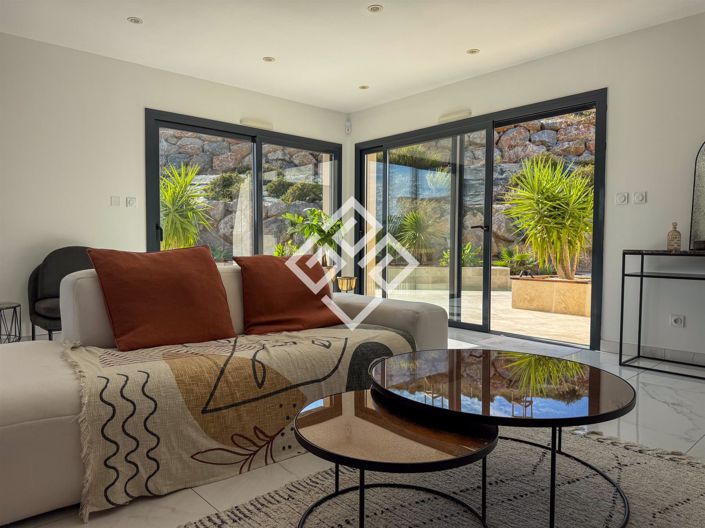 Image No.9-3 Bed House for sale