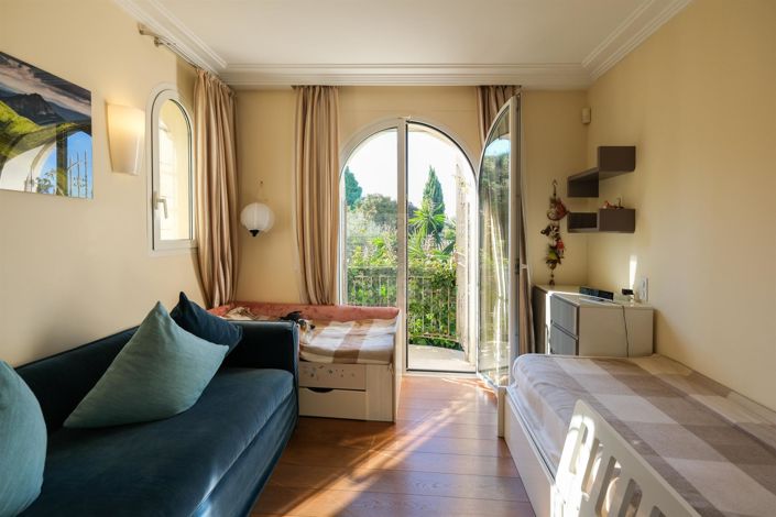 Image No.12-4 Bed House for sale