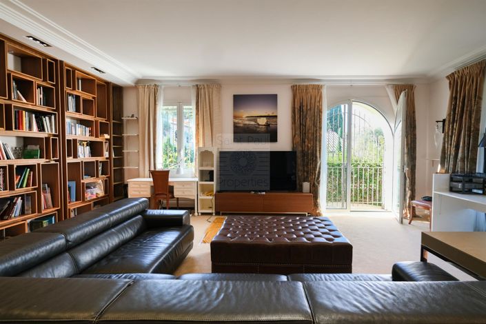 Image No.15-4 Bed House for sale